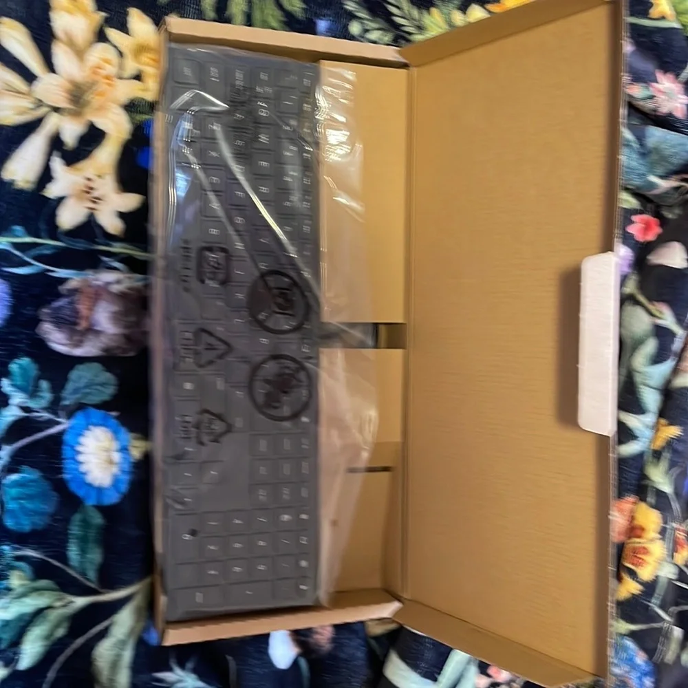 wired keyboard. unused.